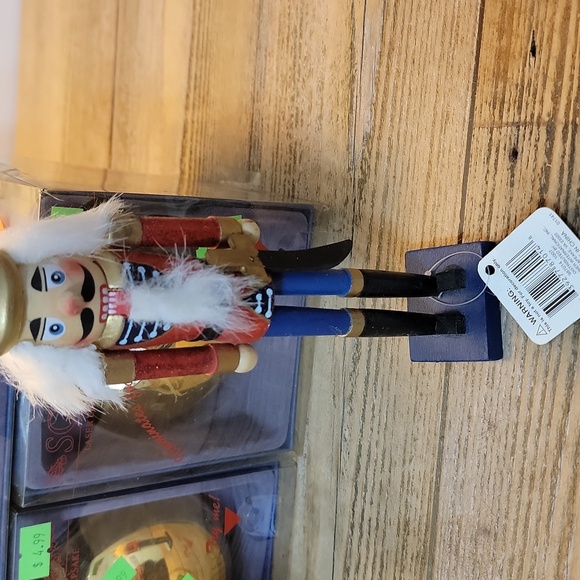 LOT OF 5 NUTCRACKERS!! - Picture 5 of 7